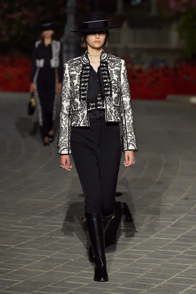 Look 8